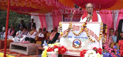 सबै नागरिकलाई साक्षर बनाउनेतिर स्थानीय तहले ध्यान दिन जरुरी छ : प्रचण्ड